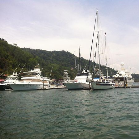 Fish Hook Marina Hotel 골피토 외부 사진