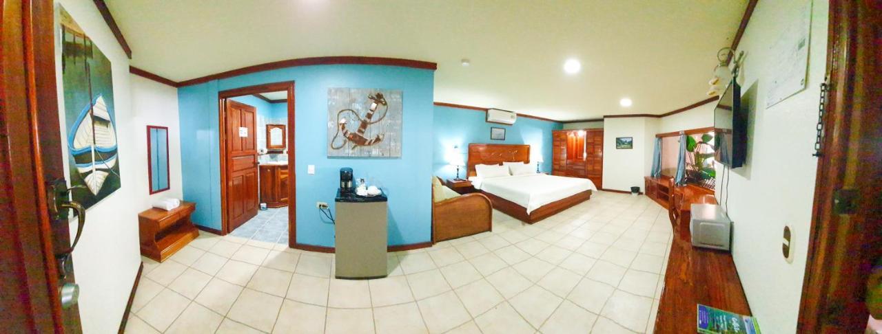 Fish Hook Marina Hotel 골피토 외부 사진