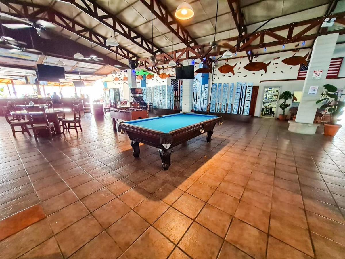 Fish Hook Marina Hotel 골피토 외부 사진