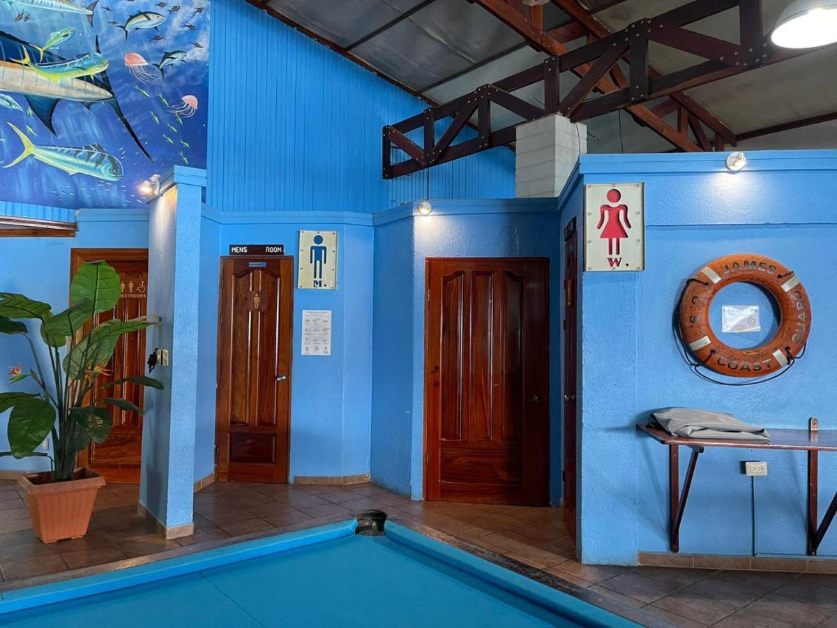 Fish Hook Marina Hotel 골피토 외부 사진