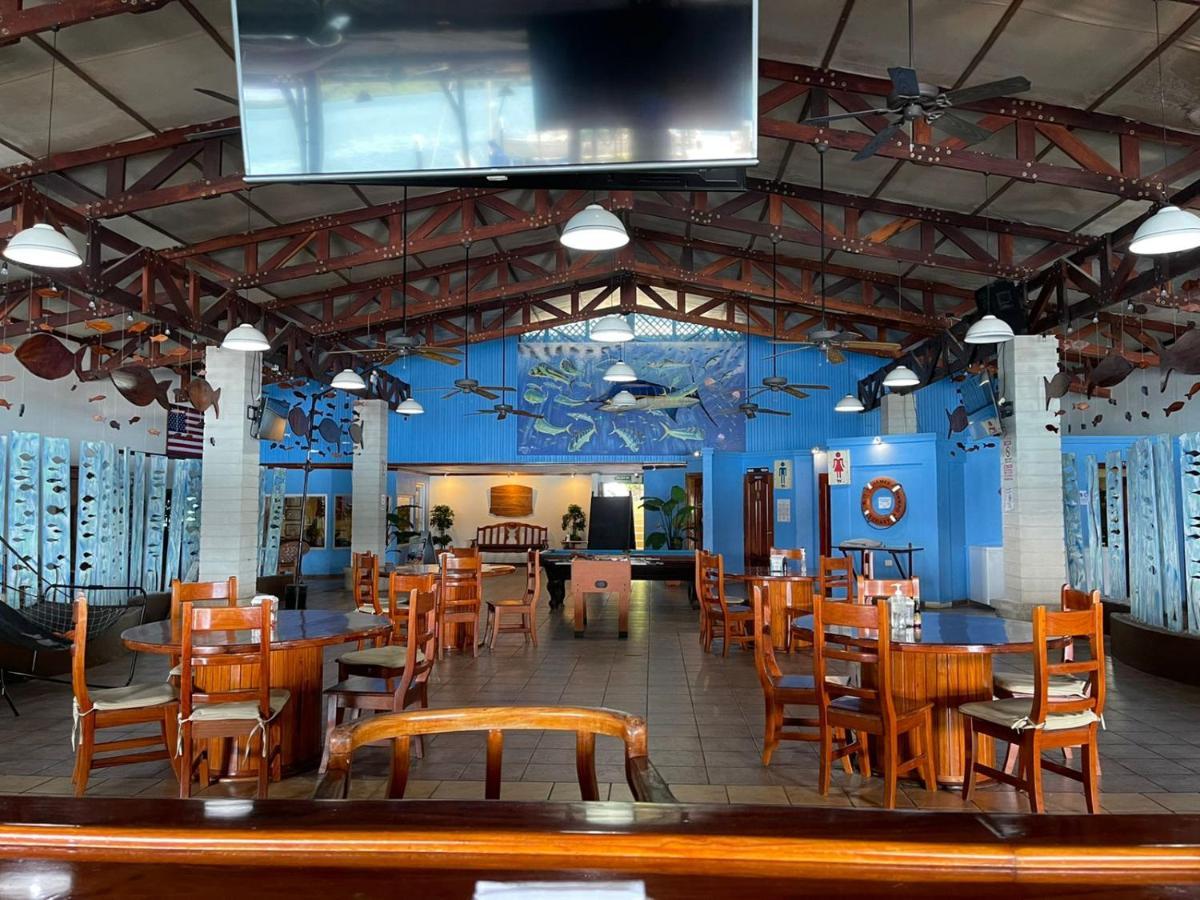 Fish Hook Marina Hotel 골피토 외부 사진