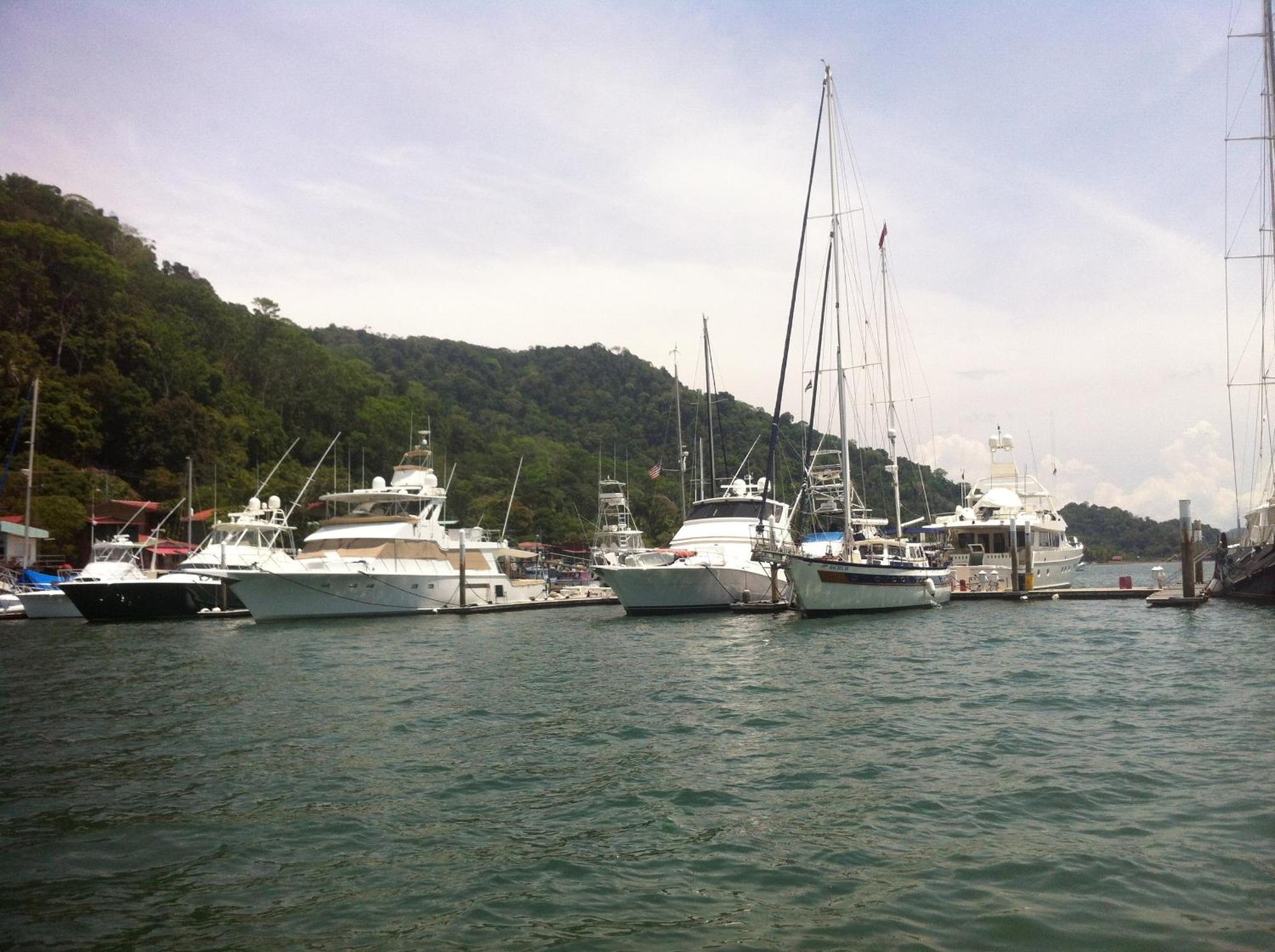 Fish Hook Marina Hotel 골피토 외부 사진