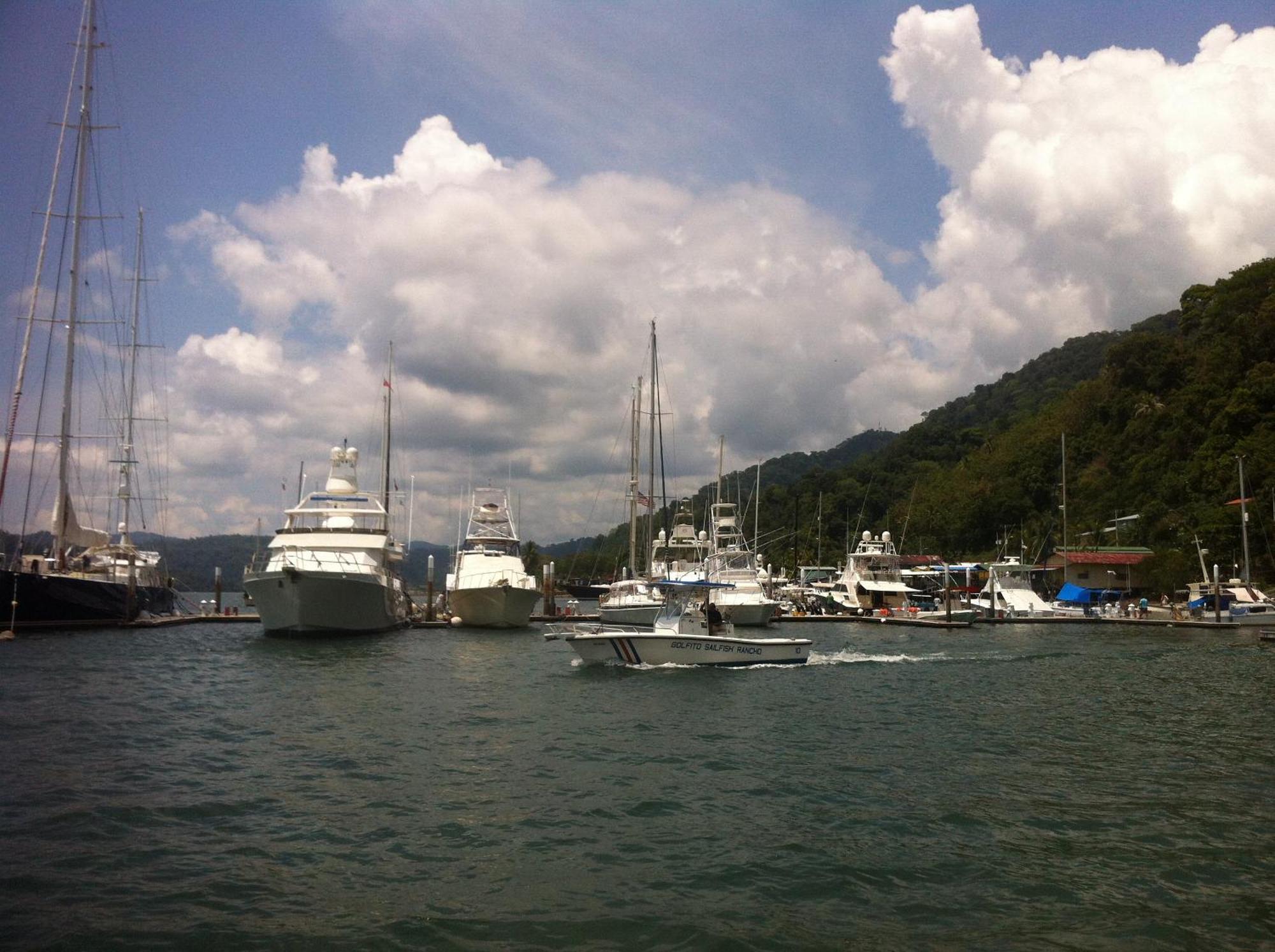 Fish Hook Marina Hotel 골피토 외부 사진