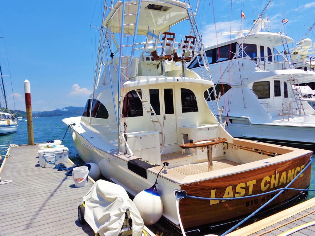 Fish Hook Marina Hotel 골피토 외부 사진