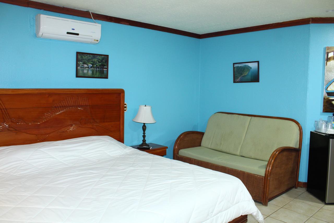 Fish Hook Marina Hotel 골피토 외부 사진