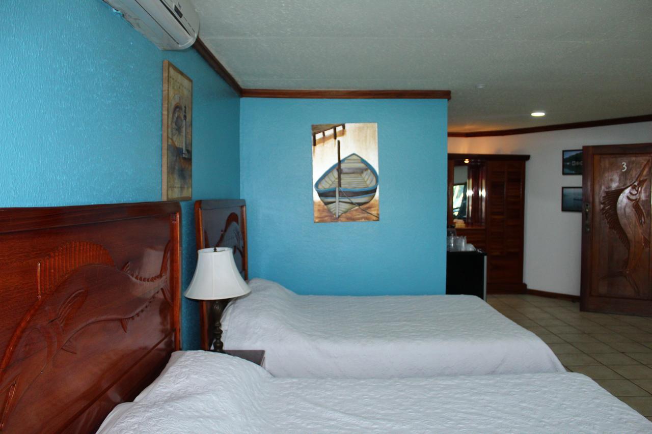 Fish Hook Marina Hotel 골피토 외부 사진