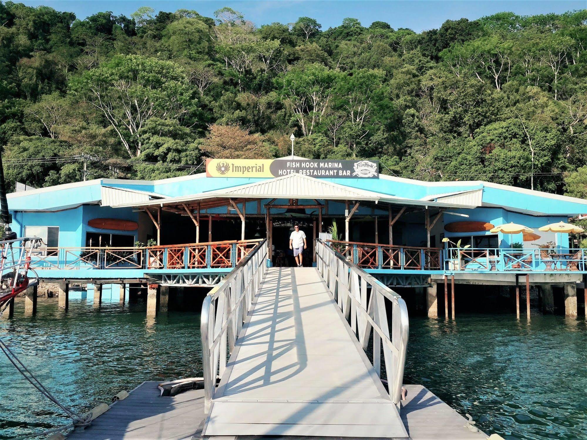 Fish Hook Marina Hotel 골피토 외부 사진